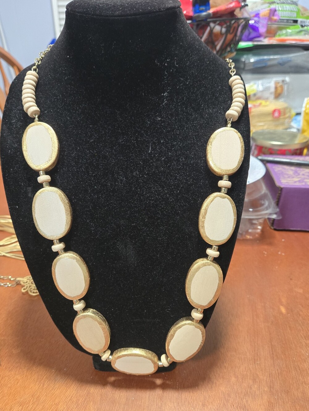 Xl Long Oval Pendant Necklace in Cream and Gold
